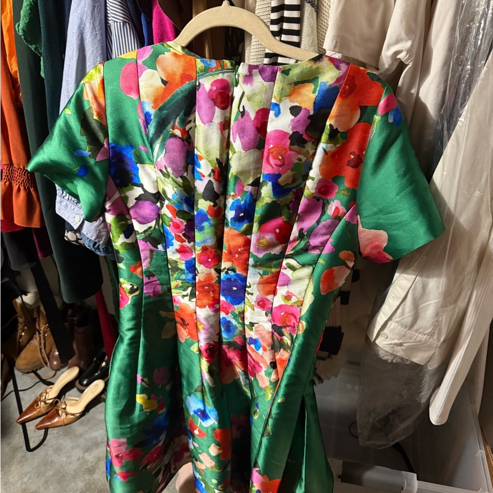 Carlisle - Green & Multi Color Floral Print Short Sleeve Dress Sz 2